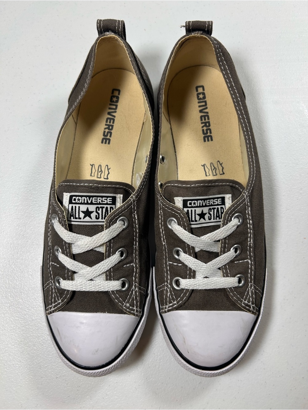 Converse Womens 9 US All Star Low-Top Sneakers in Brown